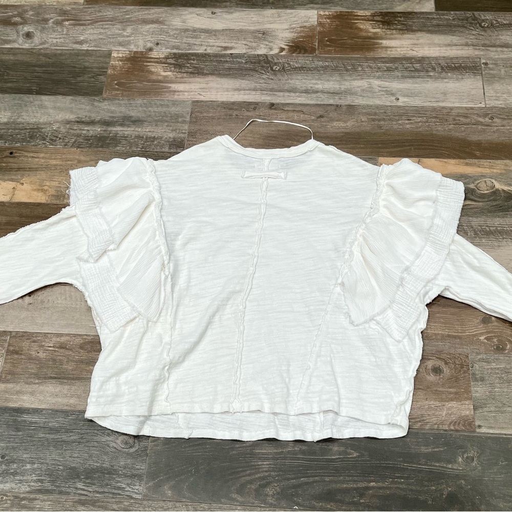 Free People We The Free White Long Sleeve Pullover Raw Seams Waffle Ruffle Med. - Picture 8 of 8